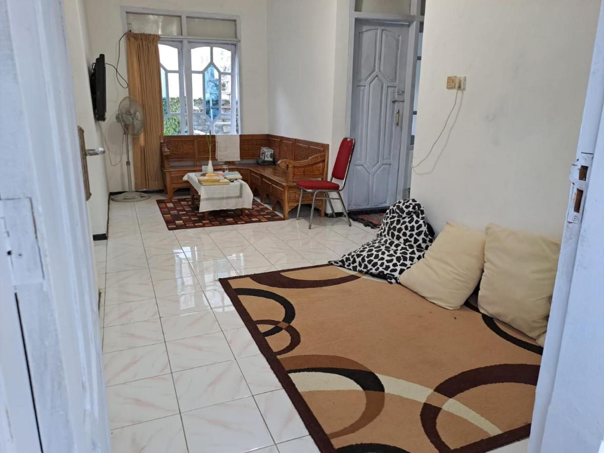 Indo Homestay Маланг Екстериор снимка