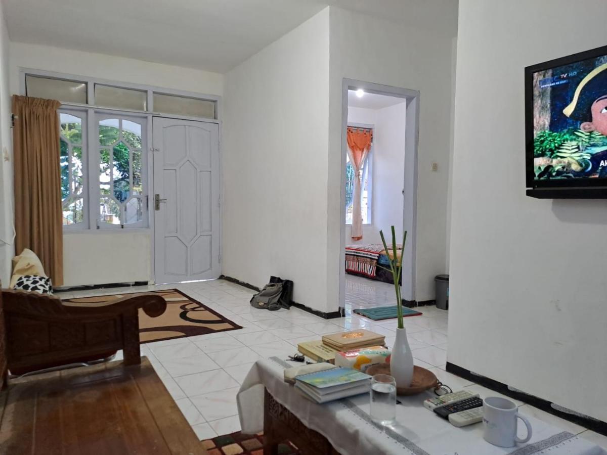Indo Homestay Маланг Екстериор снимка