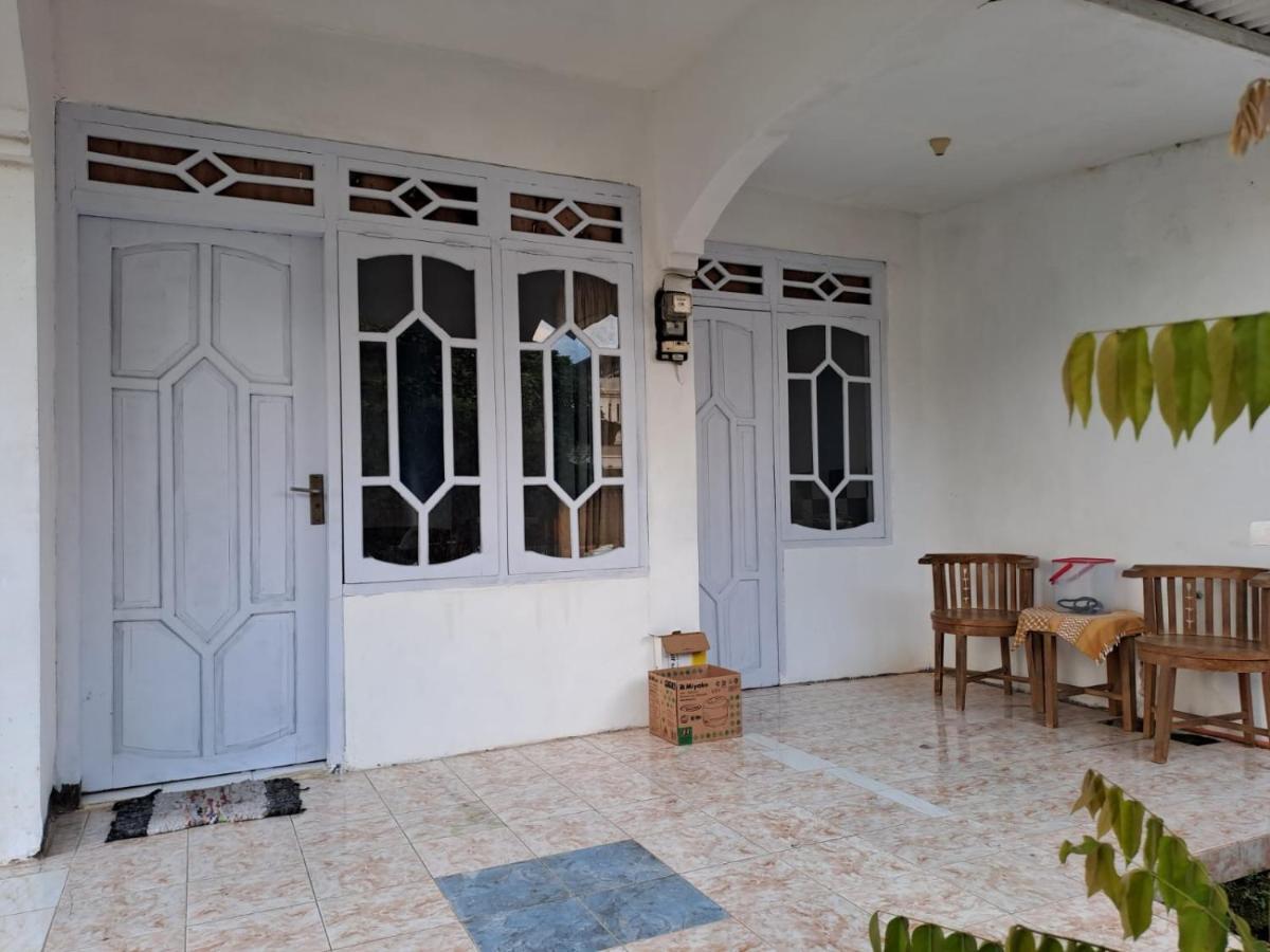Indo Homestay Маланг Екстериор снимка