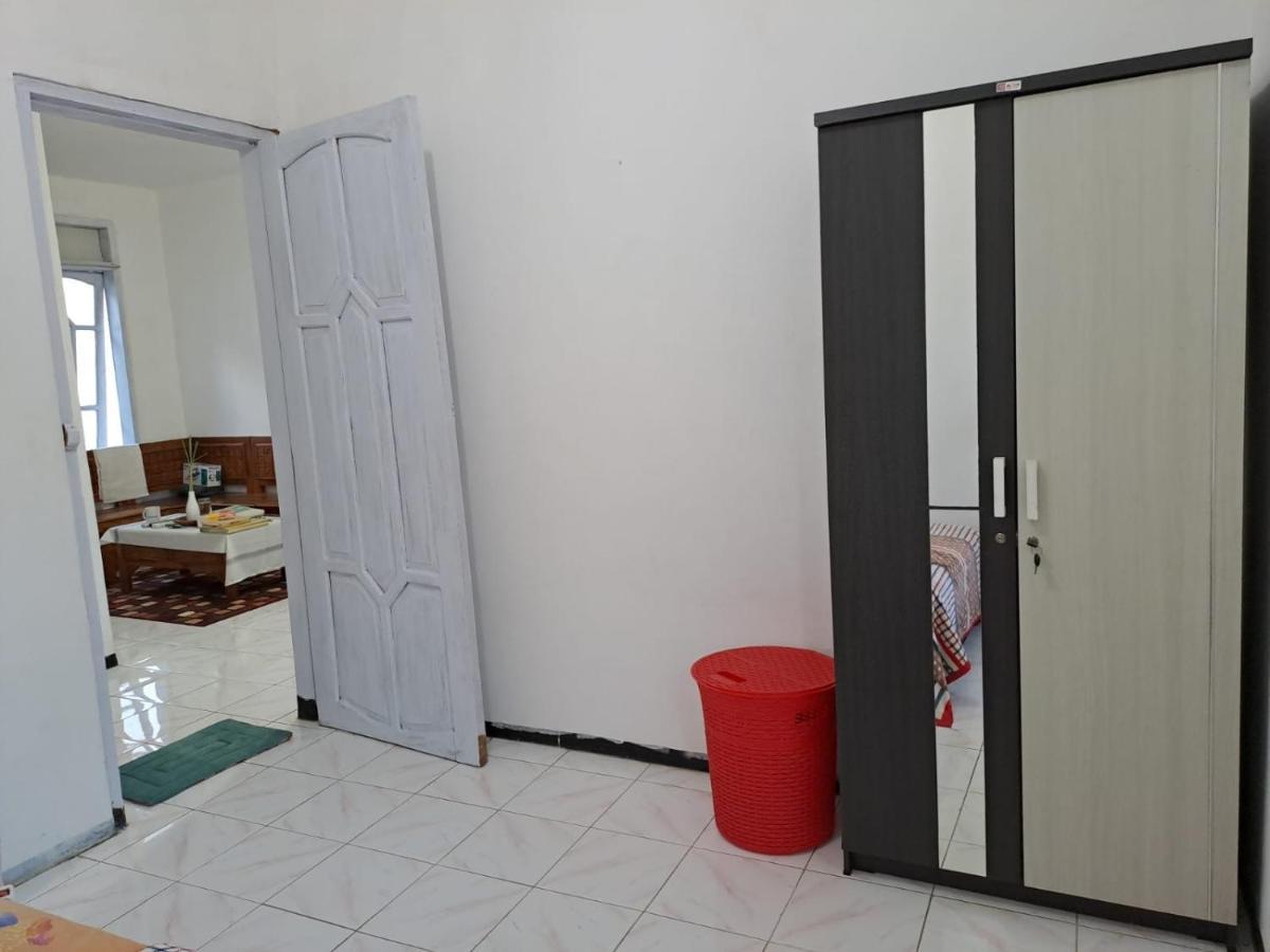 Indo Homestay Маланг Екстериор снимка